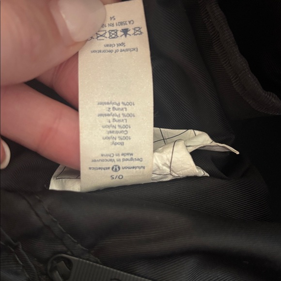 Black lululemon gym (or anything else) bag! Tons of pockets ! Men or women - Picture 5 of 9